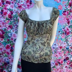 Short sleeve lightweight top